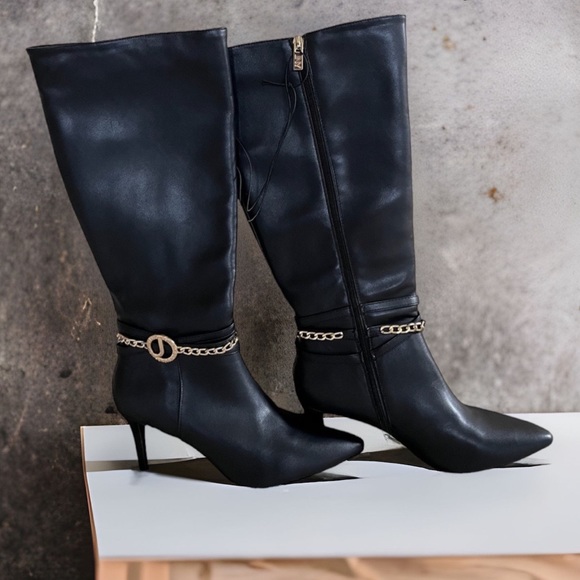 NEW JONES NEW YORK FAUX LEATHER GOLD CHAIN LOGO TALL Harness BOOT SZ-10 - Picture 4 of 10